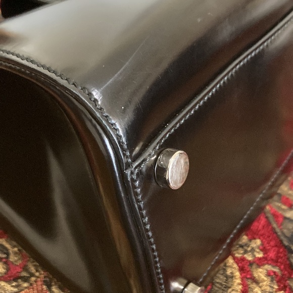 Black Gucci bag in very good condition. Absolutely gorgeous. - Picture 9 of 16